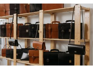 How to Prevent Heat Spikes That Ruin Fine Leather and Collectibles During Storage