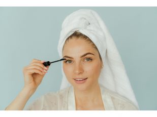 Learning Beauty Skills Online in the Age of AI: A Career That Still Needs Human Hands