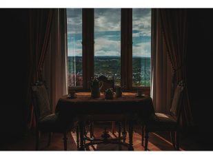 James Rothschild, Nick Hilton, and the Quiet Rituals of High Society Living