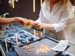 A Beginner&rsquo;s Guide to Selling Designer Jewelry Safely and Profitably