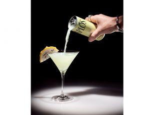 Apl&oacute;s Introduces Dragon Fruit Martini, A Party Drink for a New Era of Celebration