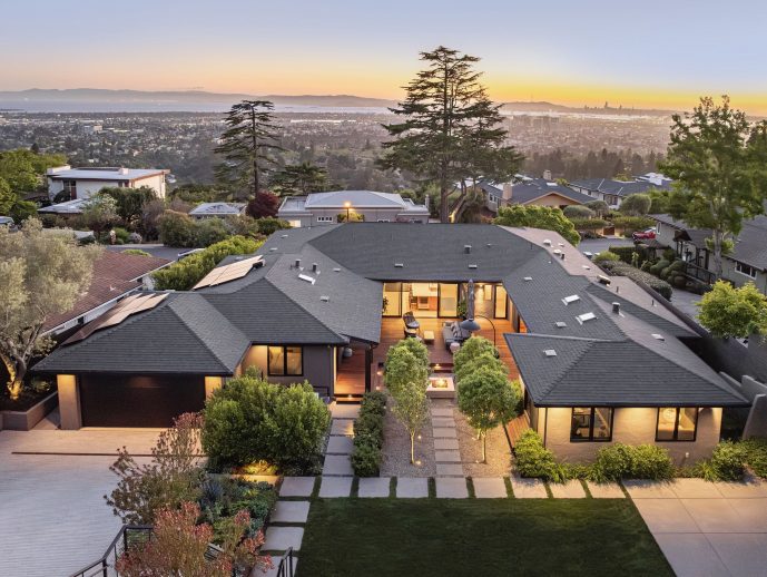 Author Jennifer Griffith Lists "California Dream" Residence