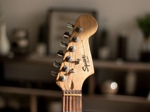 Online Guitar Lessons Teach About Muscle Memory