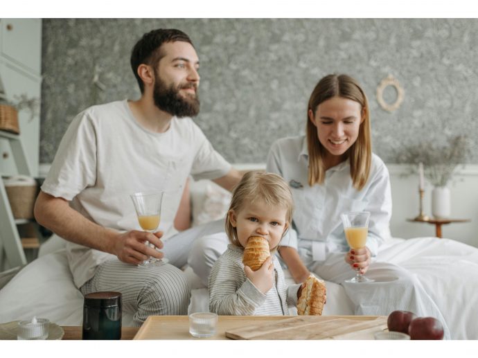 The New Household Standard: How Cultural Live-In Care Elevates the Modern Family Routine