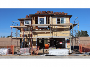 How to Choose a Custom Home Builder for a High-End Property
