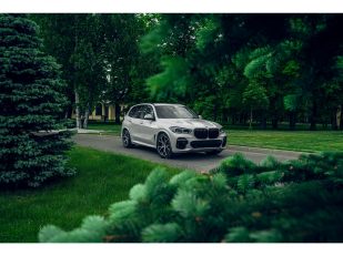 The Evolution of Luxury SUVs: Comfort Meets Performance