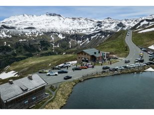 Bentley takes thin air and FAT atmosphere to new heights at Mankei