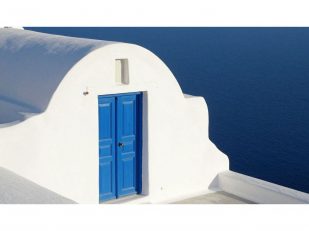 The Best Hotel Features for a Romantic Getaway in the Greek Islands