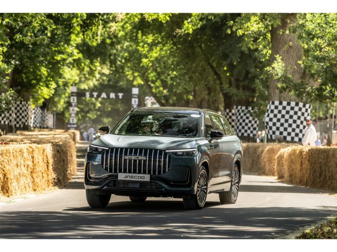 OMODA&JAECOO UK celebrates double debut at Goodwood Festival of Speed