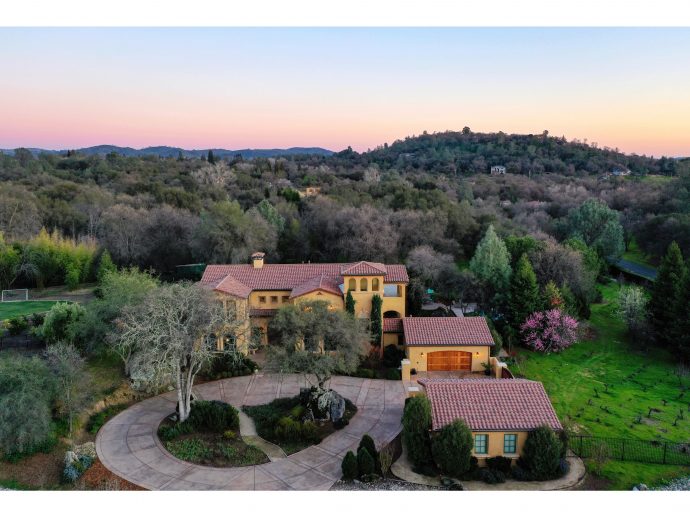 The New Standard in Luxury Real Estate Marketing: AI-Generated Staging and Property Visuals
