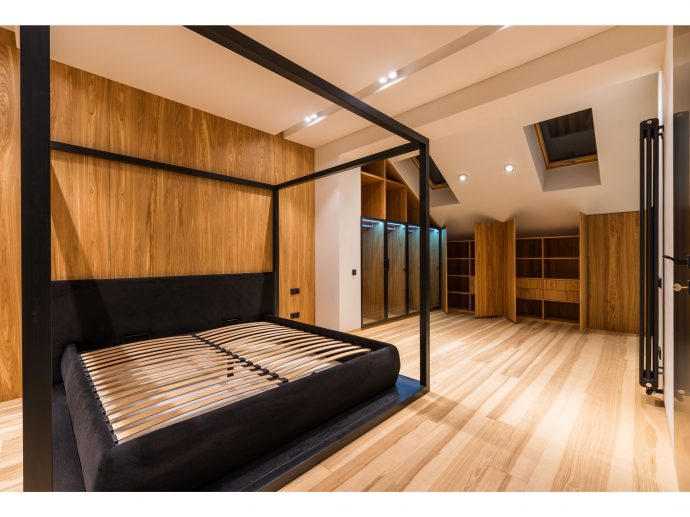 How Modern Queen Bed Frames Maximise Bedroom Space