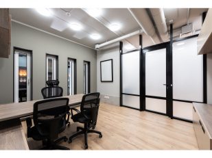 How Businesses Can Reduce Risk When Choosing a New Office_ Cost, Risk and Flexibility Considerations