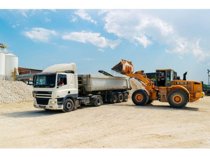 5 Tips for Calculating ROI Before You Add Any Heavy Equipment to Your Fleet