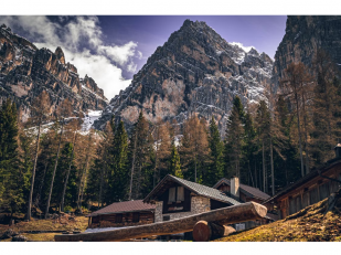 What Makes a Mountain or Lakeside Retreat a True Luxury Lifestyle Asset?