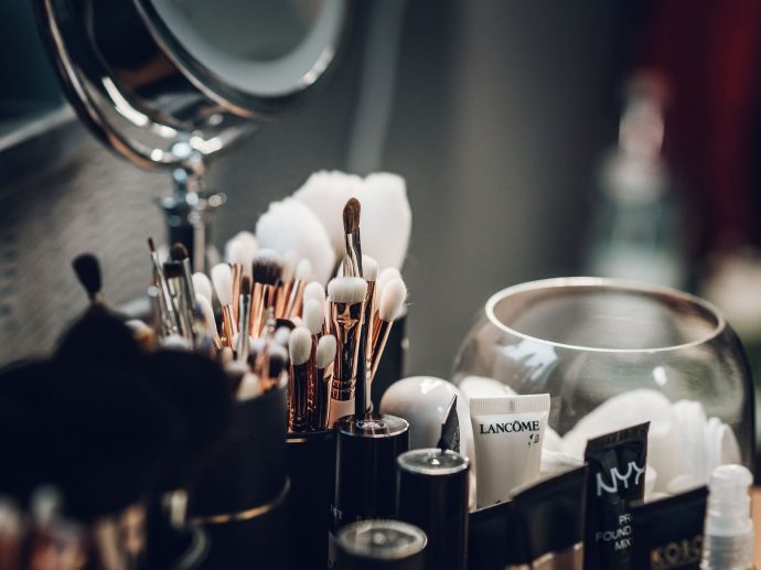 How a Complete Skin Routine Kit Transforms Your Tired Complexion