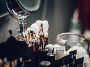 How a Complete Skin Routine Kit Transforms Your Tired Complexion