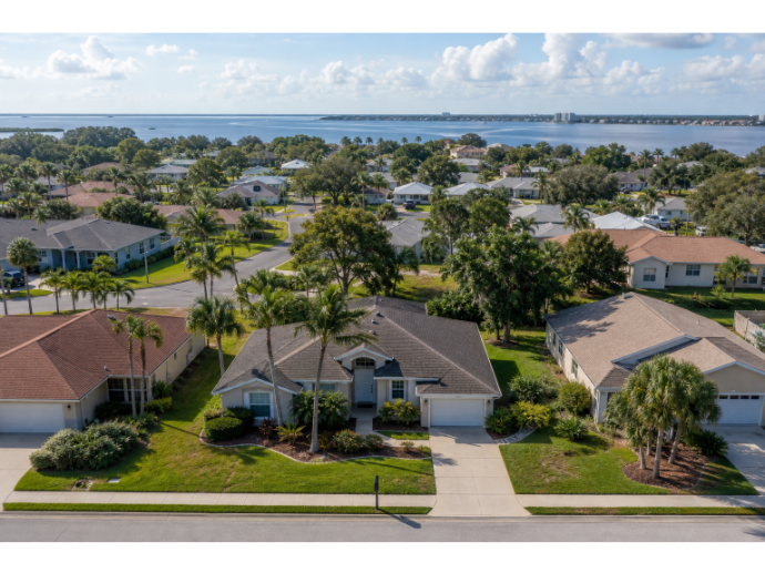 Selling a House in Oldsmar, Florida: A Practical Guide to Timing, Costs, and Storm-Related Issues