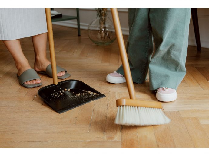 What Household Chores Should You Outsource During a Move?