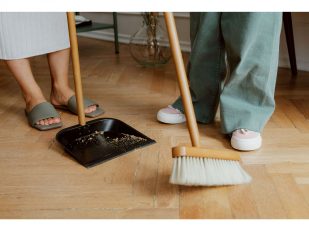 What Household Chores Should You Outsource During a Move?