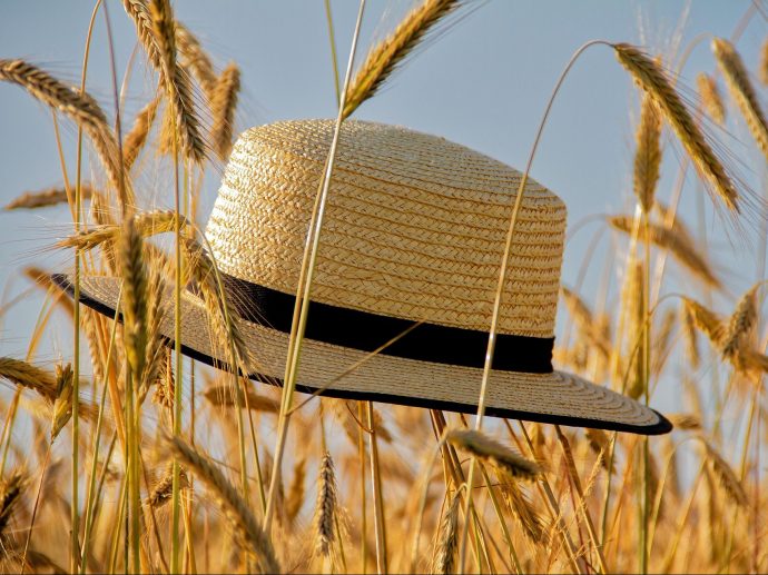 How to Choose a Lightweight Hat for Long Days Outdoors