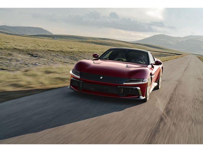 Ferrari 12Cilindri Manuale: the purest expression of driving