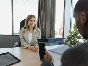 How Integrated HR Systems Simplify Company-Wide Reporting