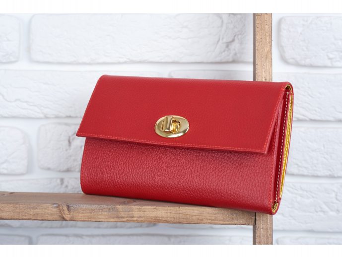 The Unique Appeal of Stingray Handbags in Luxury Fashion