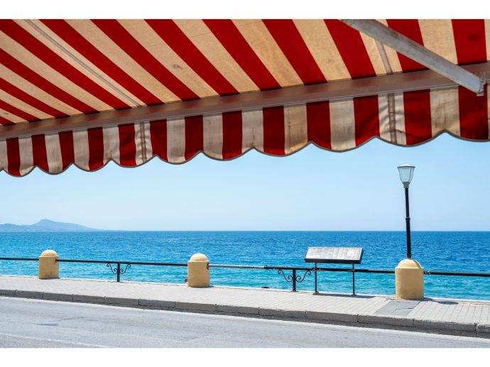 How Long Should a Luxury Retractable Awning Last on a Detroit Estate?