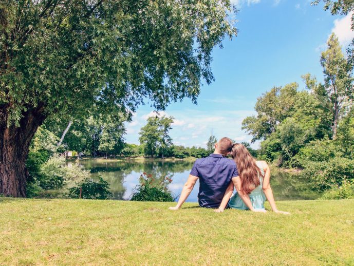 How Single Women Can Approach Dating in a Foreign Country