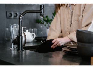 How Choosing a Reliable 24/7 Drain Cleaning Service Prevents Home Disasters