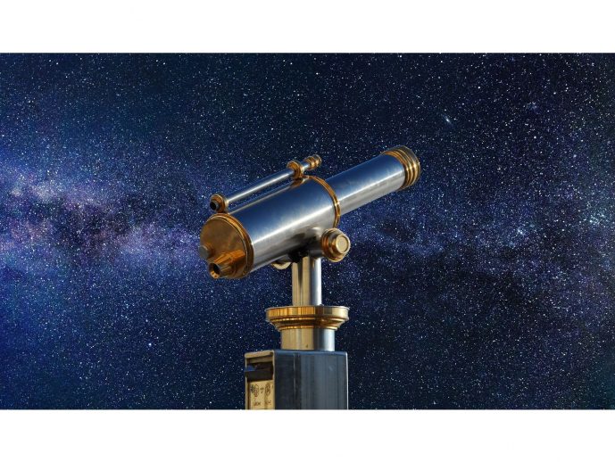 Binoculars or a Telescope? Choosing Your First Stargazing Setup