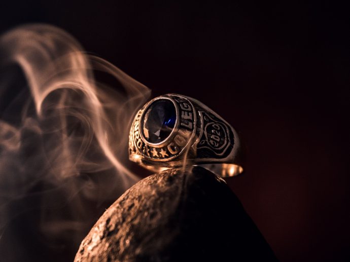 Custom Signet Rings UK vs Traditional Class Rings: Which Suits Your Lifestyle?