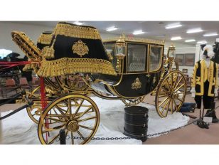 Rare Royal Golden Carriage Released from Museum for a Once in a Lifetime Drive