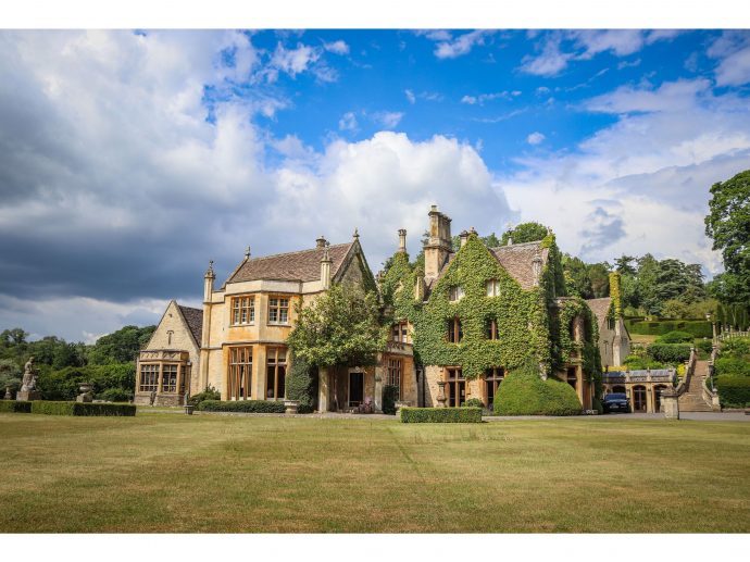 How to Keep Exterior Lighting Consistent Across a Large Estate