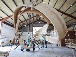 7-meter wood sculpture commissioned for the Courtyard of the National Gallery of Ireland