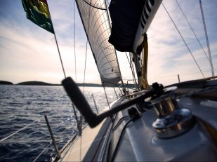 5 Easy Ways to Beat Sea Sickness While Sailing