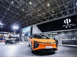 HiPhi X Super SUV Dazzles EV Enthusiasts at Hainan New Energy Auto Show