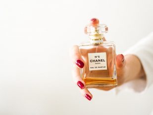 4 Tips for Picking the Perfect Perfume for Each Season of The Year