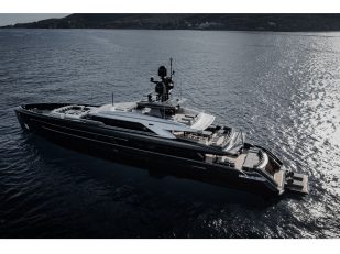 THE EYE CATCHING DESIGN OF THE 50 METRE M/Y OLOKUN IN MORE DETAIL