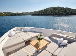 New Sanlorenzo SX76 available to charter in the Ionian Sea