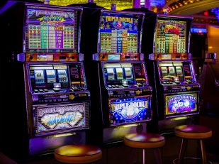 What bonuses are available to slot players?