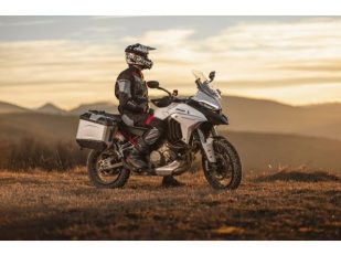 Ducati Multistrada V4: a new colour, electronic updates and new accessories available for 2022