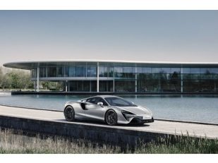 McLaren Automotive honours Queen Elizabeth II in her Platinum Jubilee year