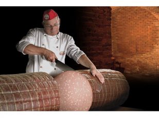 The largest ever giant mortadella in the Big Apple: 661 lbs in weight 6.4 ft in length