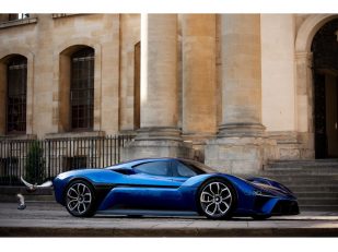 NIO EP9 headlines Scramble feature display