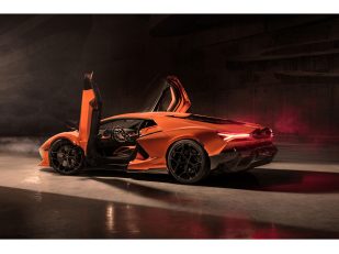 Lamborghini Revuelto: the first super sports V12 hybrid HPEV