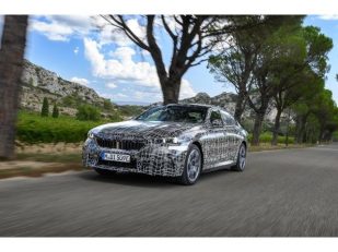 Intelligent technology underpins a new driving experience: The BMW i5 in dynamic summer testing