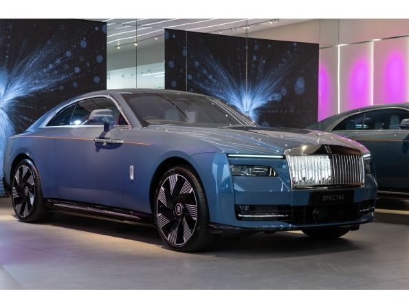 Rolls-Royce Motor Cars celebrates UK dealer premiere of Spectre