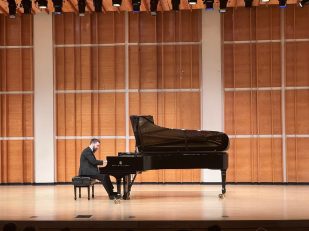 Alexei Joins the ‘Key Club’ of Star Pianists With New York City Event leading to Five Encores