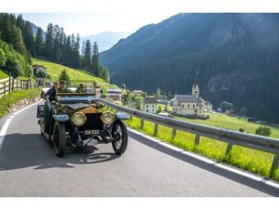 Rolls-Royce enthusiasts conclude historic anniversary reenactment tour with grand finale in Salzburg